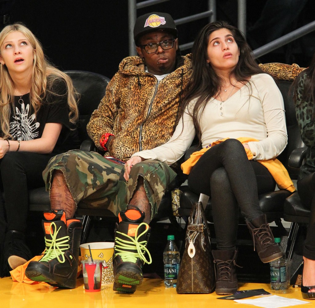 Picture of: Check out Lil Wayne’s look at the Lakers game