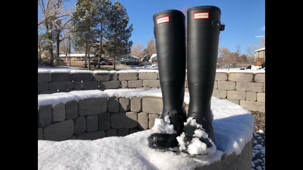 Picture of: Insulated Hunter Boots in the Snow First Impression